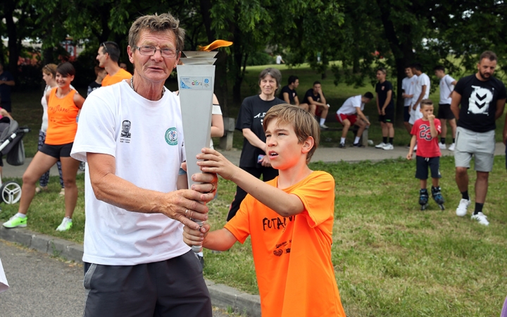Olimpiai lángfutás a városban - fotó: Sándor Judit
