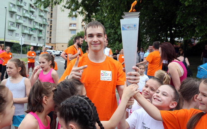 Olimpiai lángfutás a városban - fotó: Sándor Judit