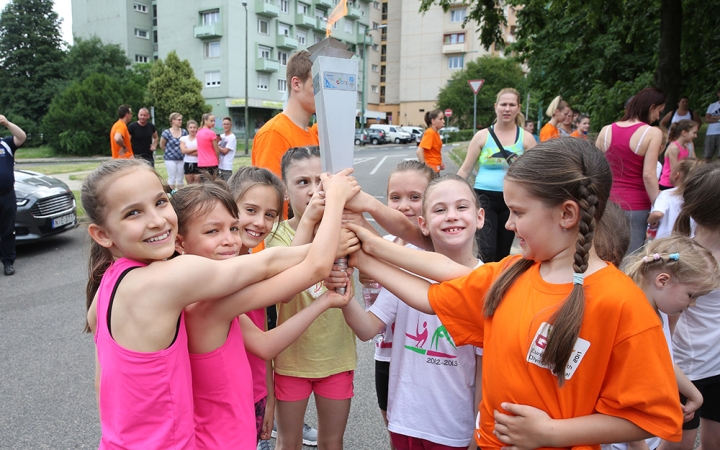 Olimpiai lángfutás a városban - fotó: Sándor Judit