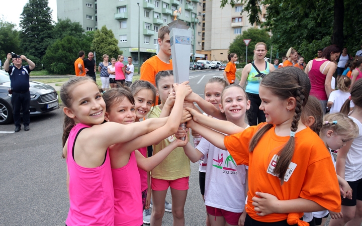 Olimpiai lángfutás a városban - fotó: Sándor Judit