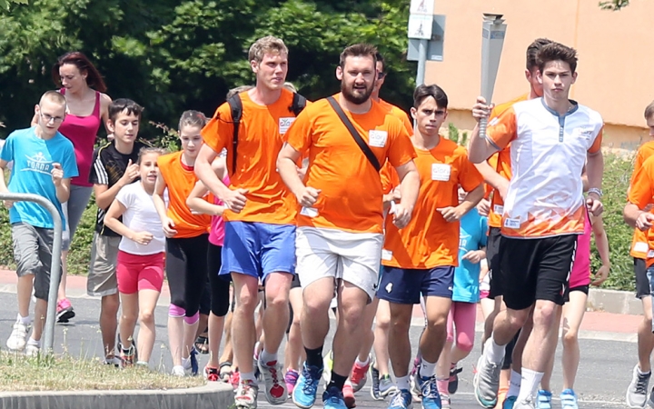 Olimpiai lángfutás a városban - fotó: Sándor Judit