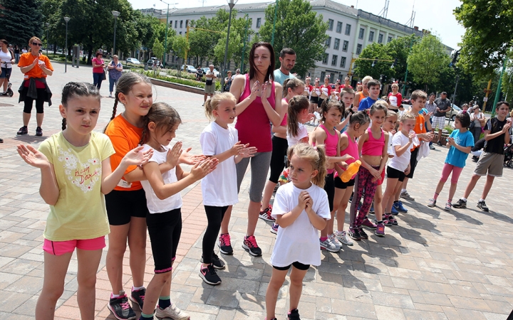 Olimpiai lángfutás a városban - fotó: Sándor Judit