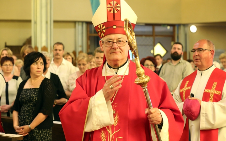 Bérmálás a Krisztus Király Templomban - fotó: Sándor Judit