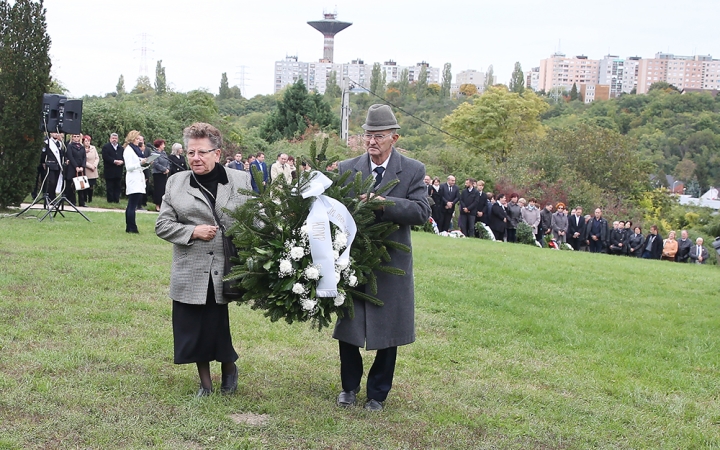 Koszorúzás a Nemzeti Gyásznapon - fotó: Sándor Judit