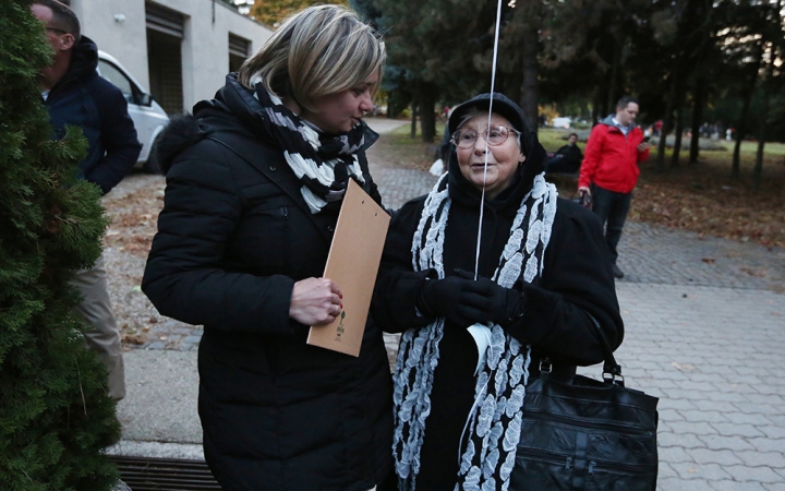 Ünnepi megemlékezés a temetőben - fotó: Sándor Judit