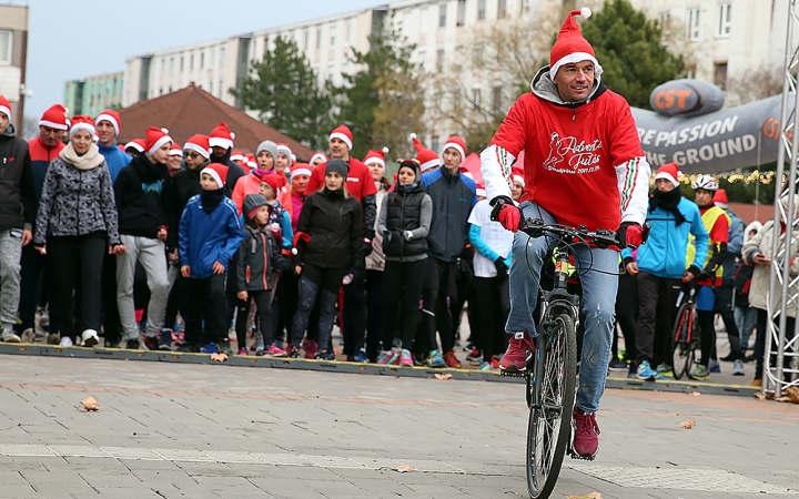 Adventi jótékonysági futás 2017 - fotó: Sándor Judit