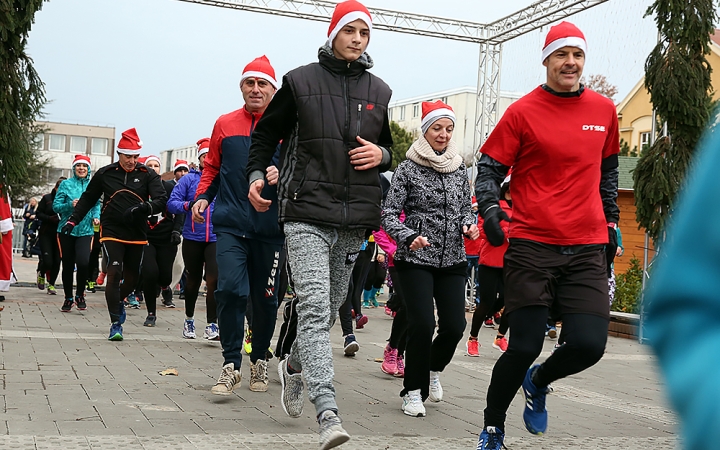 Adventi jótékonysági futás 2017 - fotó: Sándor Judit