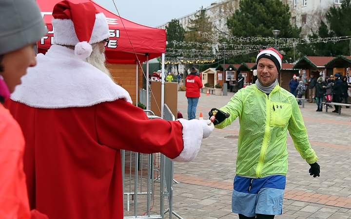 Adventi jótékonysági futás 2017 - fotó: Sándor Judit