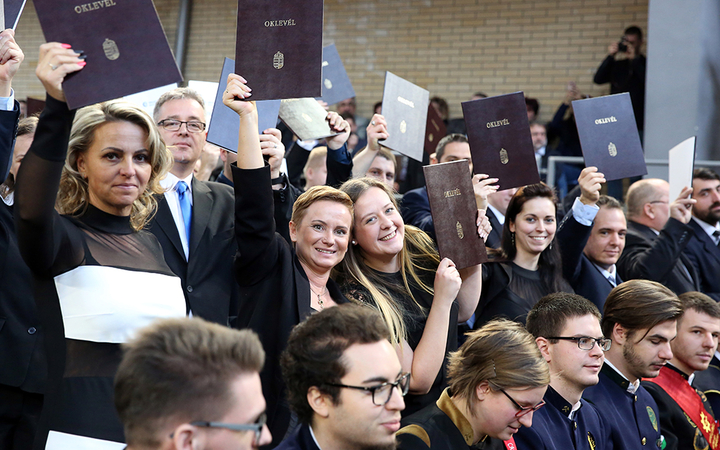Diplomaátadó az egyetemen (2018) - fotó: Sándor Judit