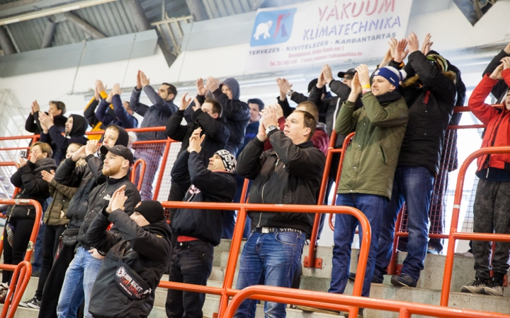 Szurkolói flashmob a DAB edzésén - fotó: Ónodi Zoltán