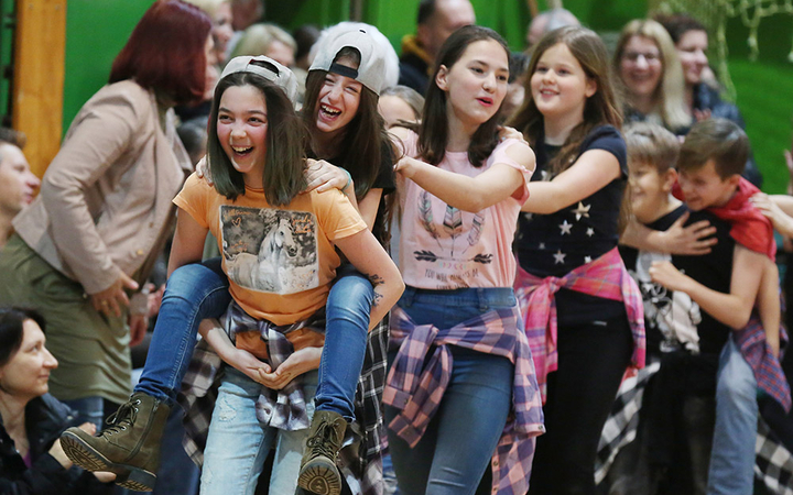 Felsősök farsangja a Móricz iskolában - fotó: Sándor Judit