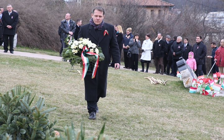 Március 15. - Ünnepség a &#039;48-as emlékműnél - fotó: Sándor Judit