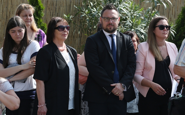A Kereskedelmi iskola végzőseinek ballagása a főtéren - fotó: Sándor Judit