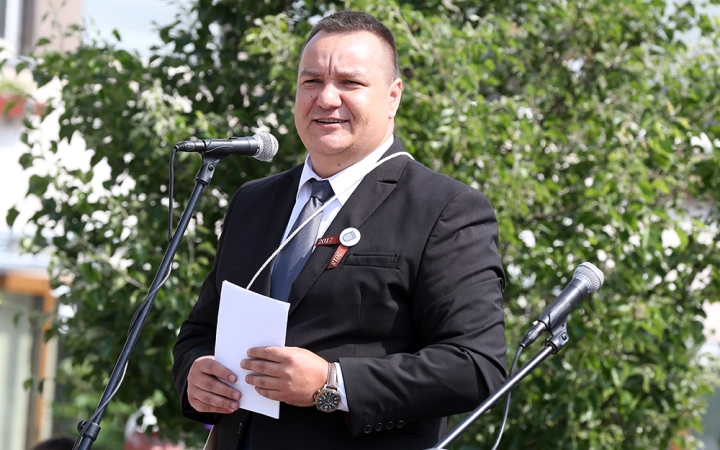A Kereskedelmi iskola végzőseinek ballagása a főtéren - fotó: Sándor Judit