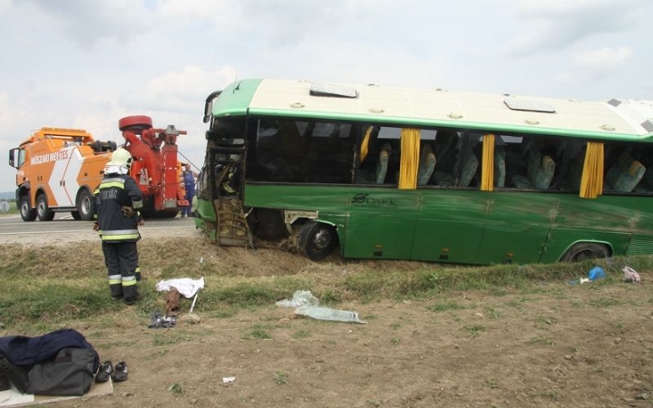 Buszbaleset Börgöndpusztánál - fotó: 