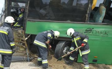 Buszbaleset Börgöndpusztánál - fotó: 