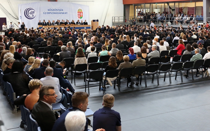 Diplomaosztó az egyetemen (2018)* - fotó: Sándor Judit