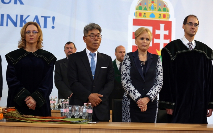 Diplomaosztó az egyetemen (2018)* - fotó: Sándor Judit