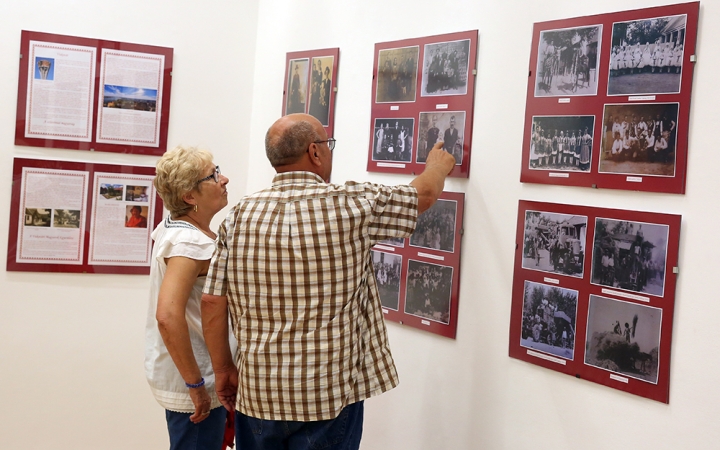 Falvédő kiállítás - fotó: Sándor Judit