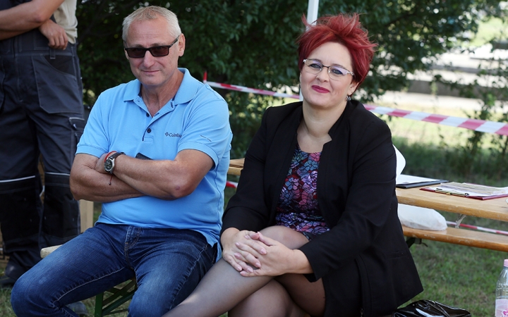 Sírásó verseny a temetőben - fotó: Sándor Judit
