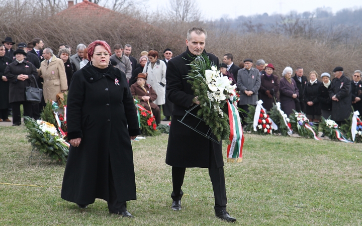 Megemlékezés Dunaújvárosban - fotó: Sándor Judit