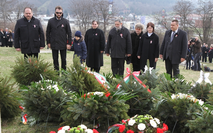 Megemlékezés Dunaújvárosban - fotó: Sándor Judit
