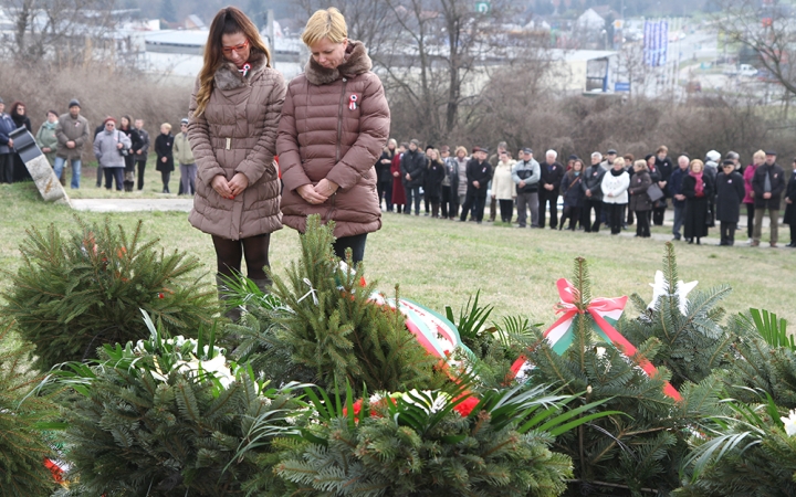 Megemlékezés Dunaújvárosban - fotó: Sándor Judit