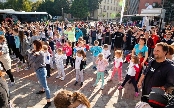 Óriási tesióra a főtéren - fotó: Ónodi Zoltán