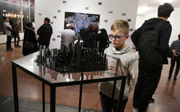 A Fiatalok Fotóművészeti Stúdiójának kiállítása Dunaújvárosról - fotó: Sándor Judit