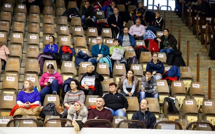 Mezátadó a sportcsarnokban - fotó: Ónodi Zoltán