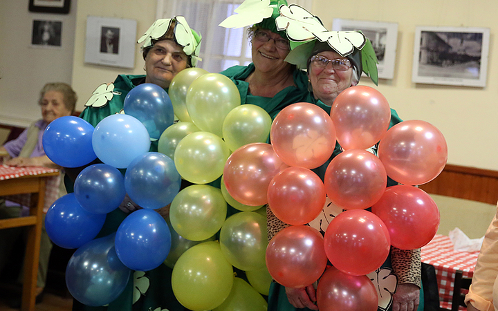 Nyugdíjasok farsangja Pentelén - fotó: Sándor Judit