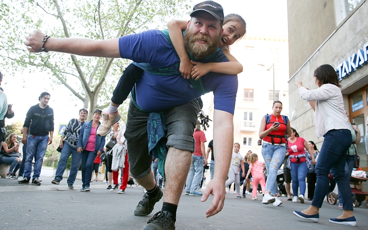 Hülye járás Dunaújváros 2019 - fotó: Sándor Judit