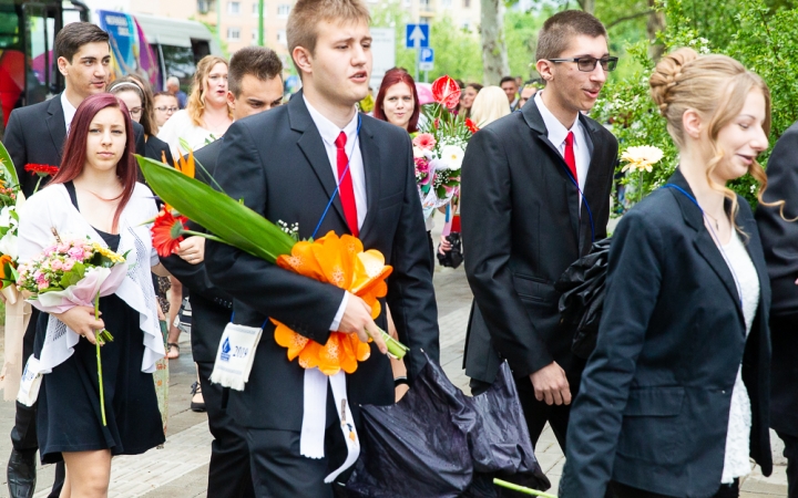 A Lorántffy iskola diákjainak ballagása a főtéren - fotó: Ónodi Zoltán