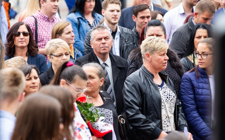 A Lorántffy iskola diákjainak ballagása a főtéren - fotó: Ónodi Zoltán