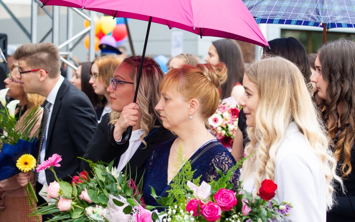 A Lorántffy iskola diákjainak ballagása a főtéren - fotó: Ónodi Zoltán