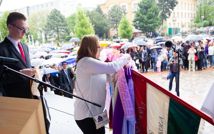 A Lorántffy iskola diákjainak ballagása a főtéren - fotó: Ónodi Zoltán