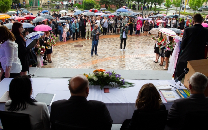 A Lorántffy iskola diákjainak ballagása a főtéren - fotó: Ónodi Zoltán