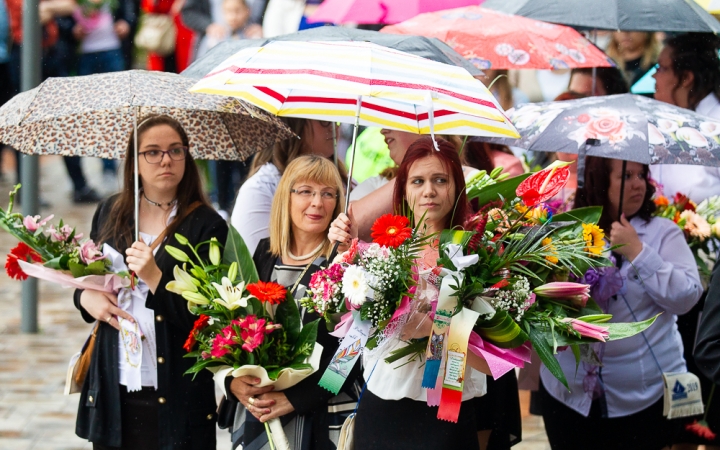 A Lorántffy iskola diákjainak ballagása a főtéren - fotó: Ónodi Zoltán