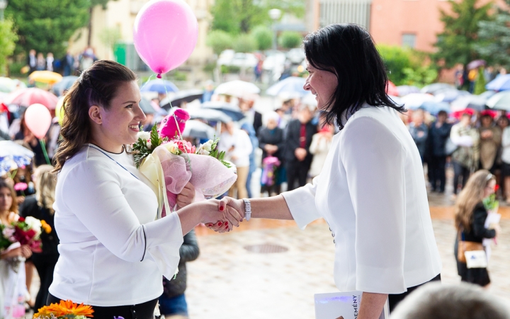 A Lorántffy iskola diákjainak ballagása a főtéren - fotó: Ónodi Zoltán