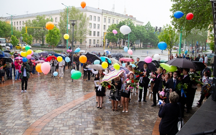 A Lorántffy iskola diákjainak ballagása a főtéren - fotó: Ónodi Zoltán