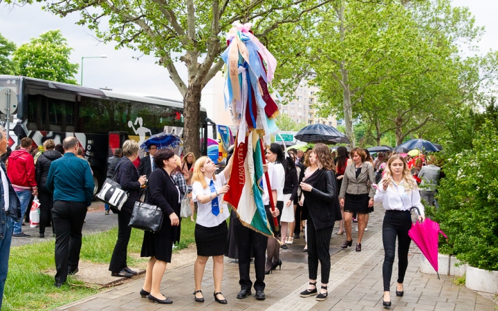 A Lorántffy iskola diákjainak ballagása a főtéren - fotó: Ónodi Zoltán