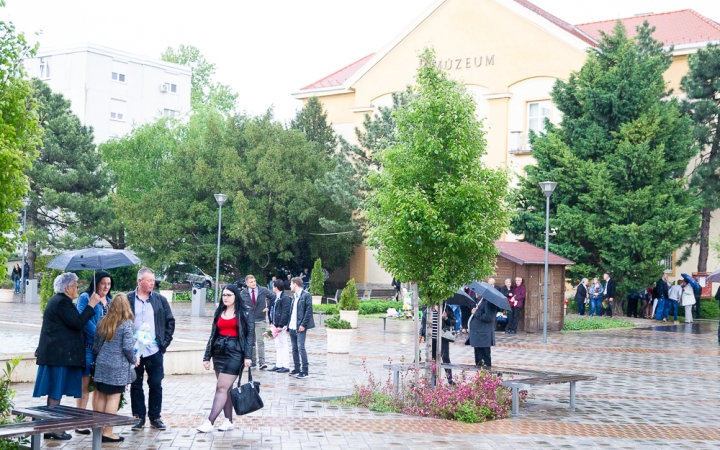 A Lorántffy iskola diákjainak ballagása a főtéren - fotó: Ónodi Zoltán