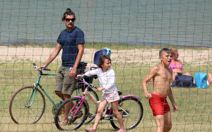 Strandröplabda a Szalki-szigeten - fotó: Sándor Judit