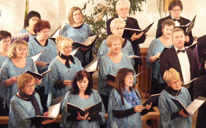 Dunaújvárosi Vegyeskar adventi koncert - fotó: 