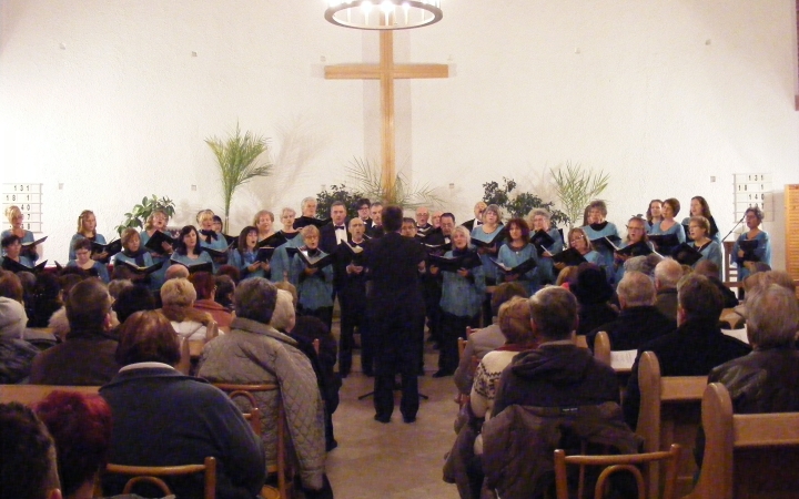 Dunaújvárosi Vegyeskar adventi koncert - fotó: 