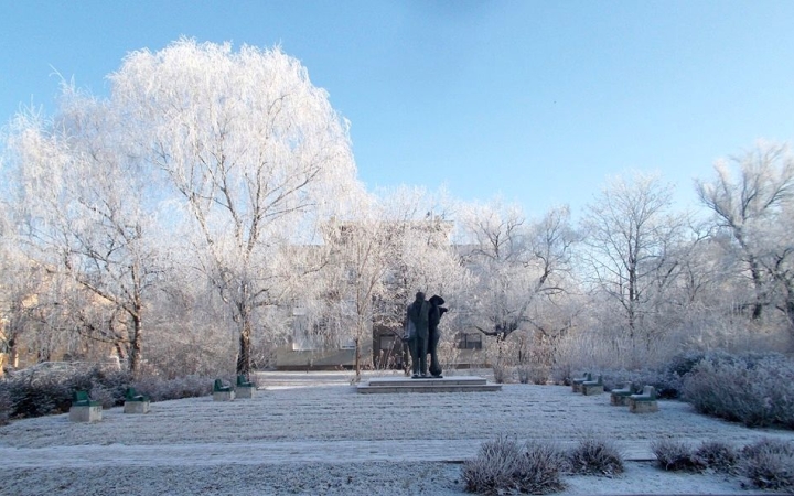 Könnyű séta a hófehérbe öltözött városban - fotó: 