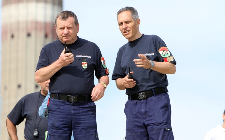 Erőpróba tűzoltóknak - fotó: Sándor Judit