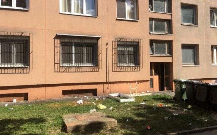 Illegális szemetelés a Római 39. mögött - fotó: 