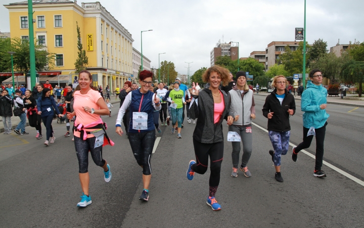 "Fuss velünk, fuss értünk!" - jótét akció a belvárosban - fotó: 