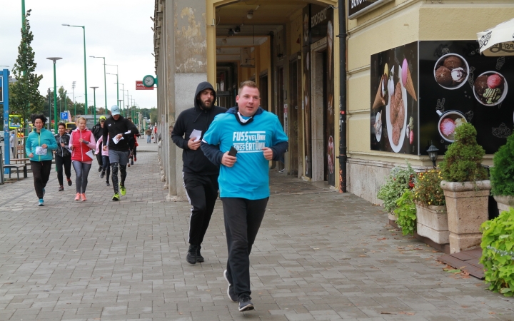 "Fuss velünk, fuss értünk!" - jótét akció a belvárosban - fotó: 